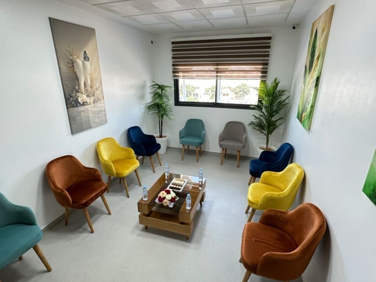 Salle d'attente du Centre Dentaire BAHA à Agadir